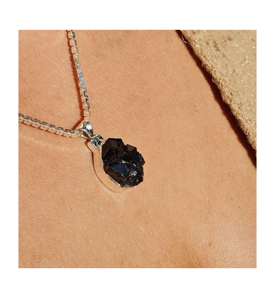 pendentif grenat brut