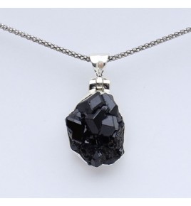 pendentif argent et pierre noire