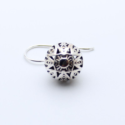 boucles d'oreilles pendantes