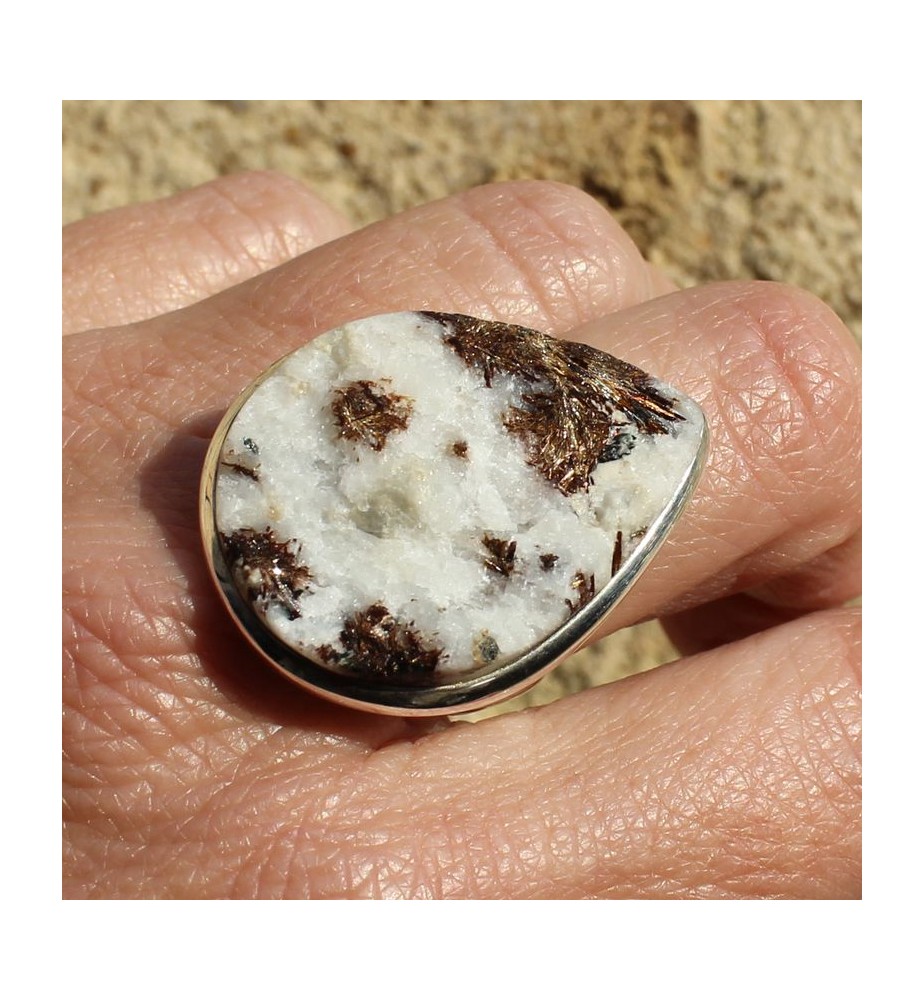 bague pierre beige