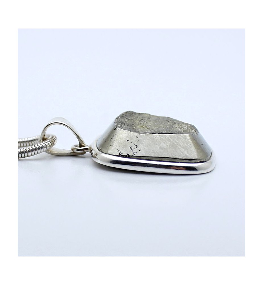 pendentif pierre dorée