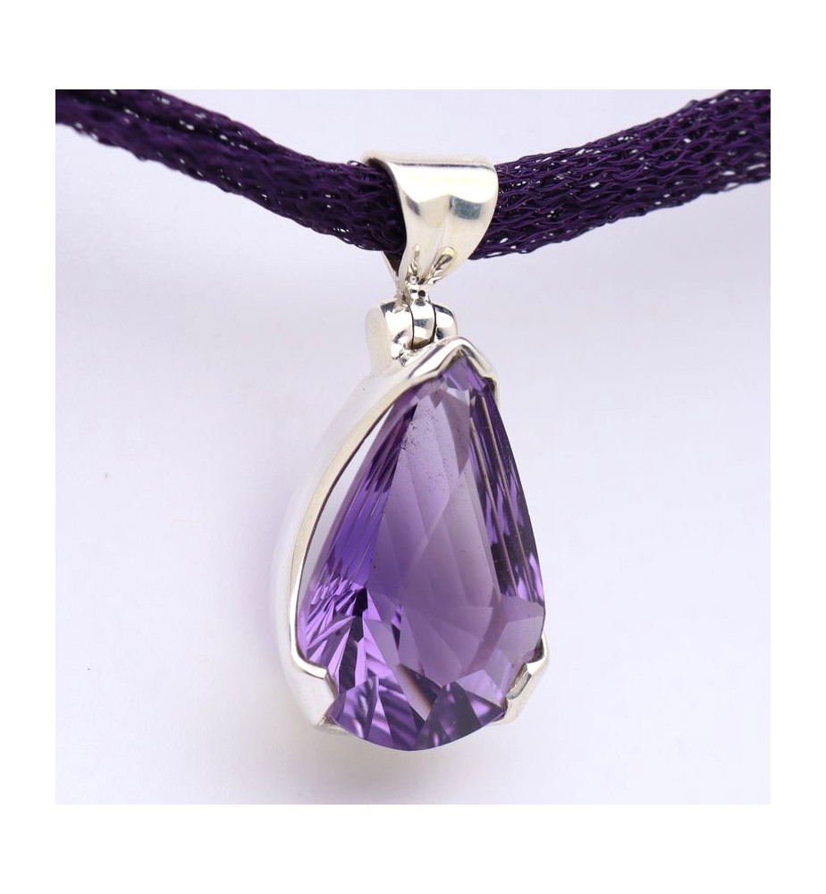 Pendentif en argent 925 et améthyste à facettes en goutte