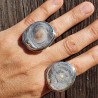 bague avec pierre calcedoine