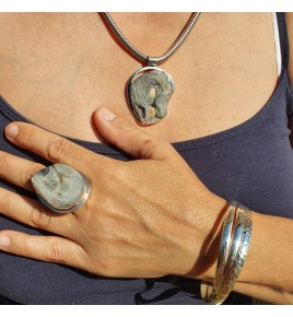 calcédoine bleue  brute bague