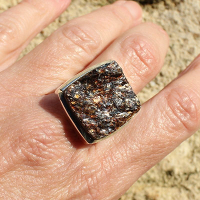 bague pierre marron