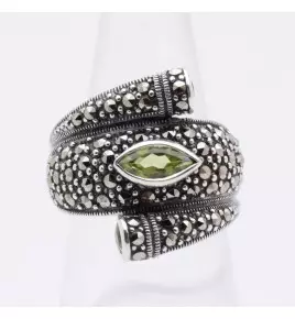 bague péridot marcassite