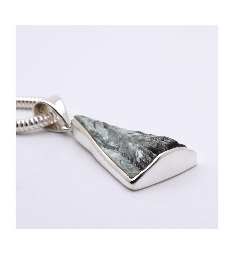 pendentif pierre verte