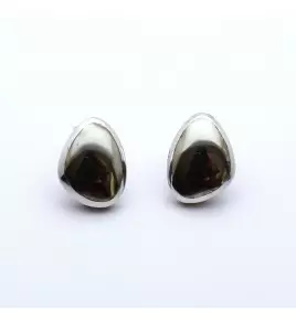 puces d'oreilles pierre