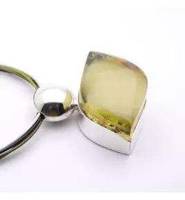 collier ambre de créateur