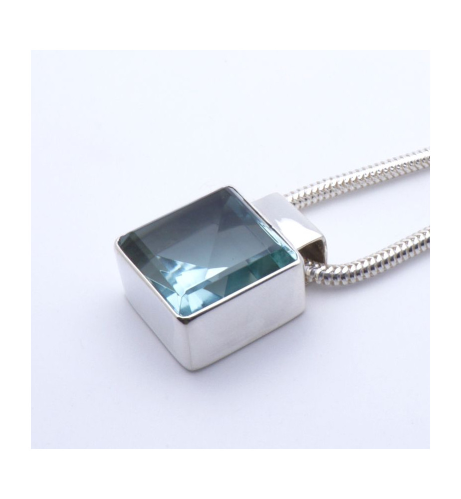 pendentif pierre bleu