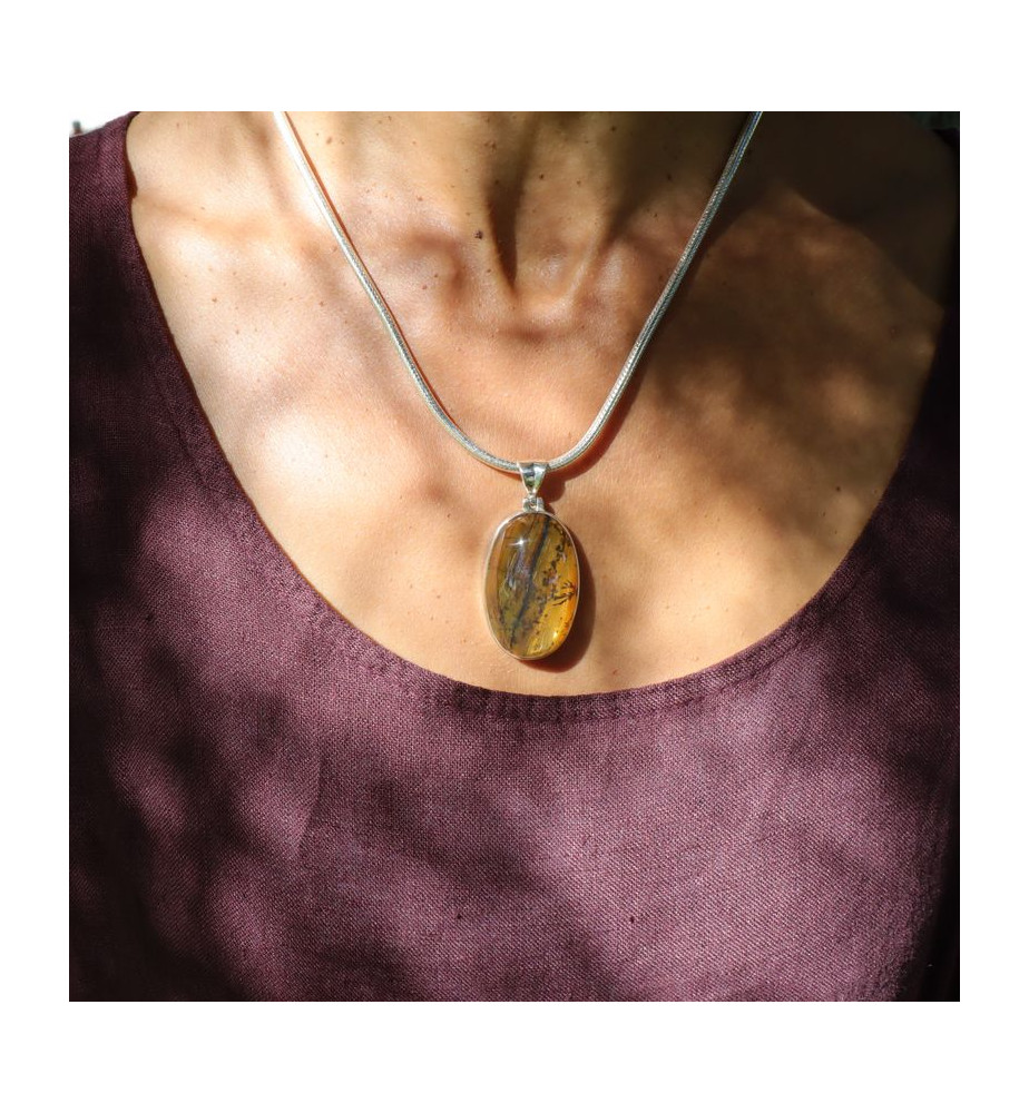 pendentif avec pierre jaune