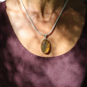 pendentif avec pierre jaune
