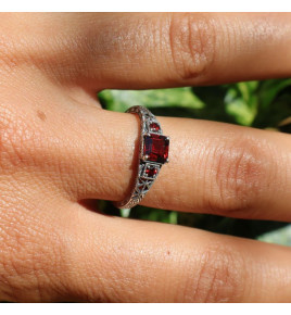 bague grenat rouge