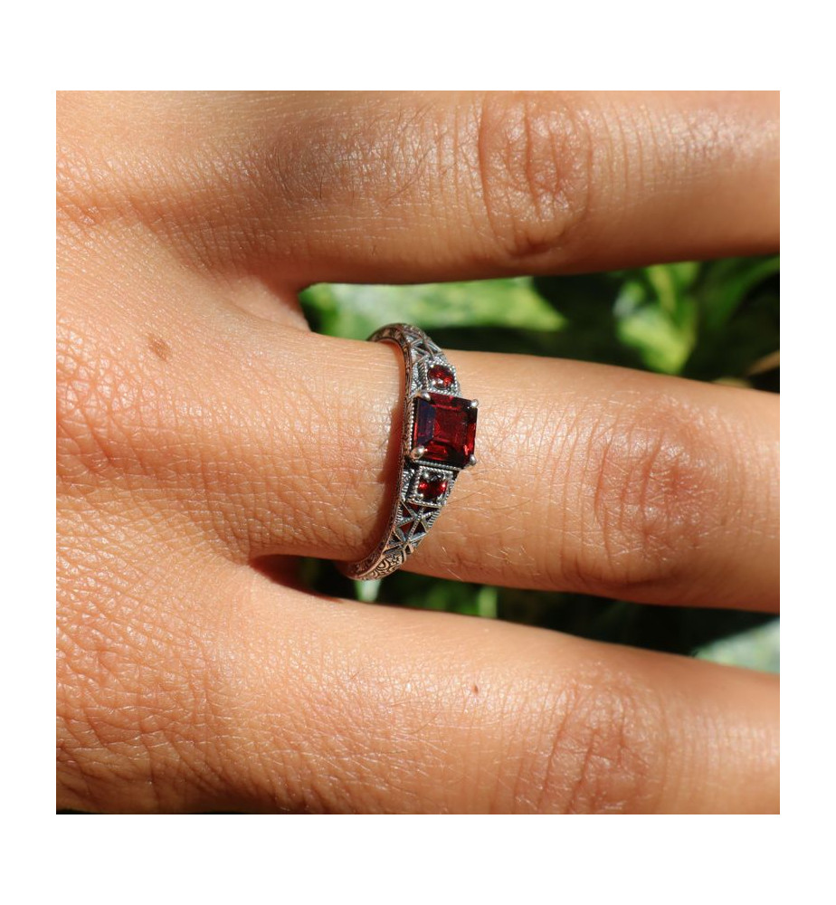 bague grenat rouge
