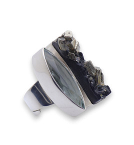 bague de créateur avec pierre