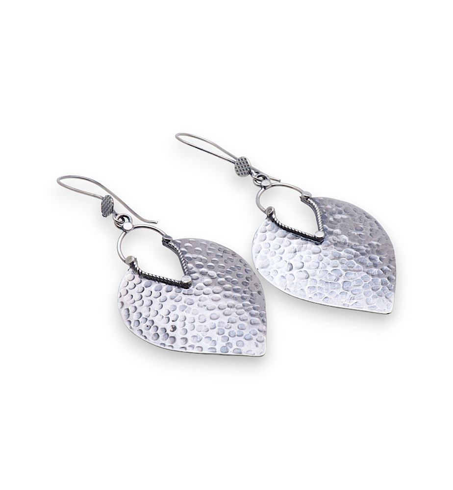 boucle d'oreille imposante