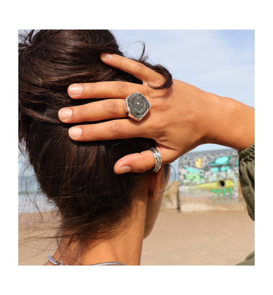 calcédoine grise bague