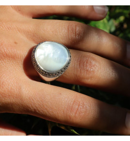 bague avec nacre blanche