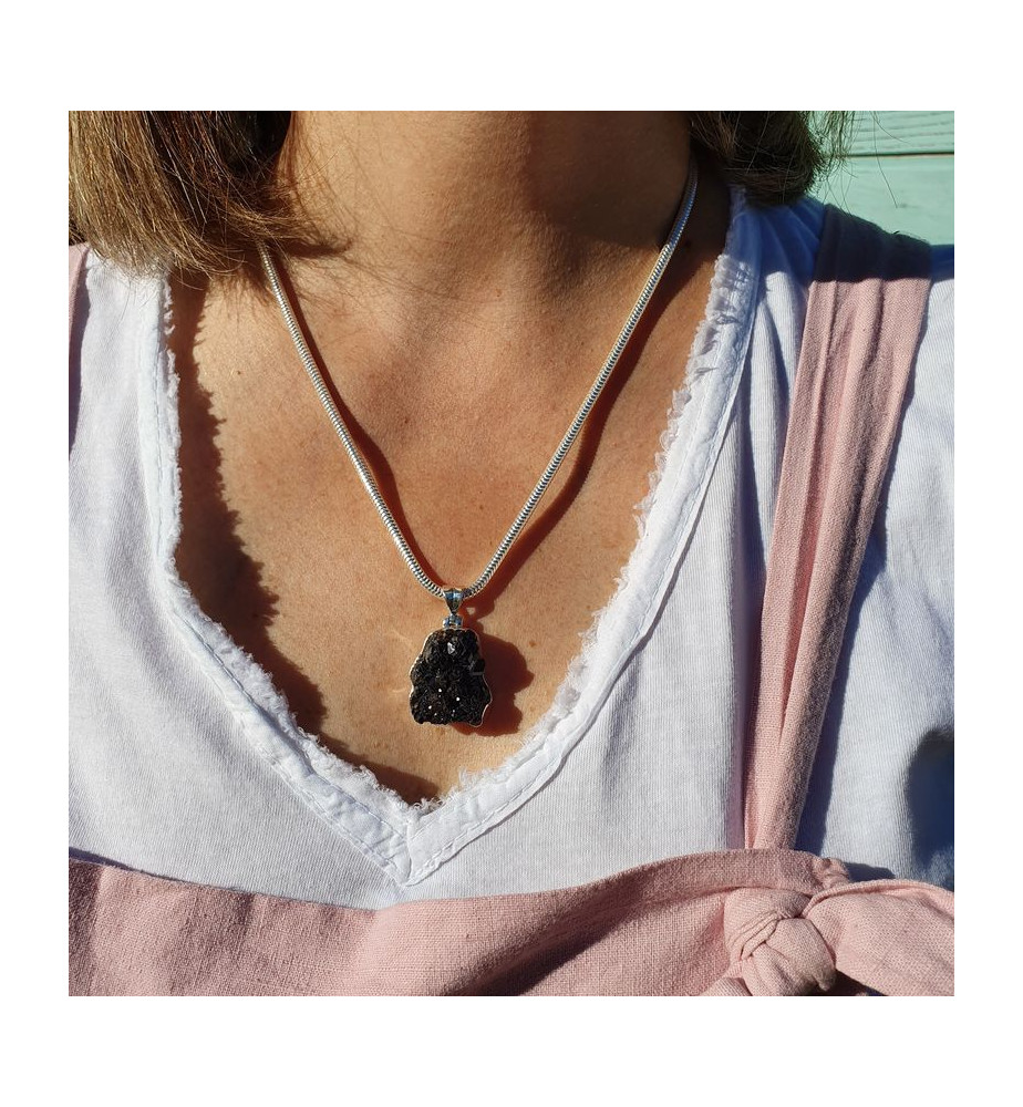 pendentif grenat noir