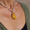 pendentif ambre jaune