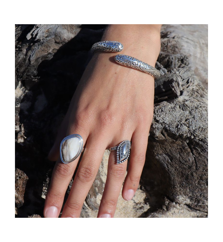 Bague en argent 925 ornée d'un bois fossile