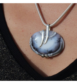 dendritic agate pendant