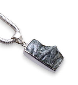 pendentif pierre verte