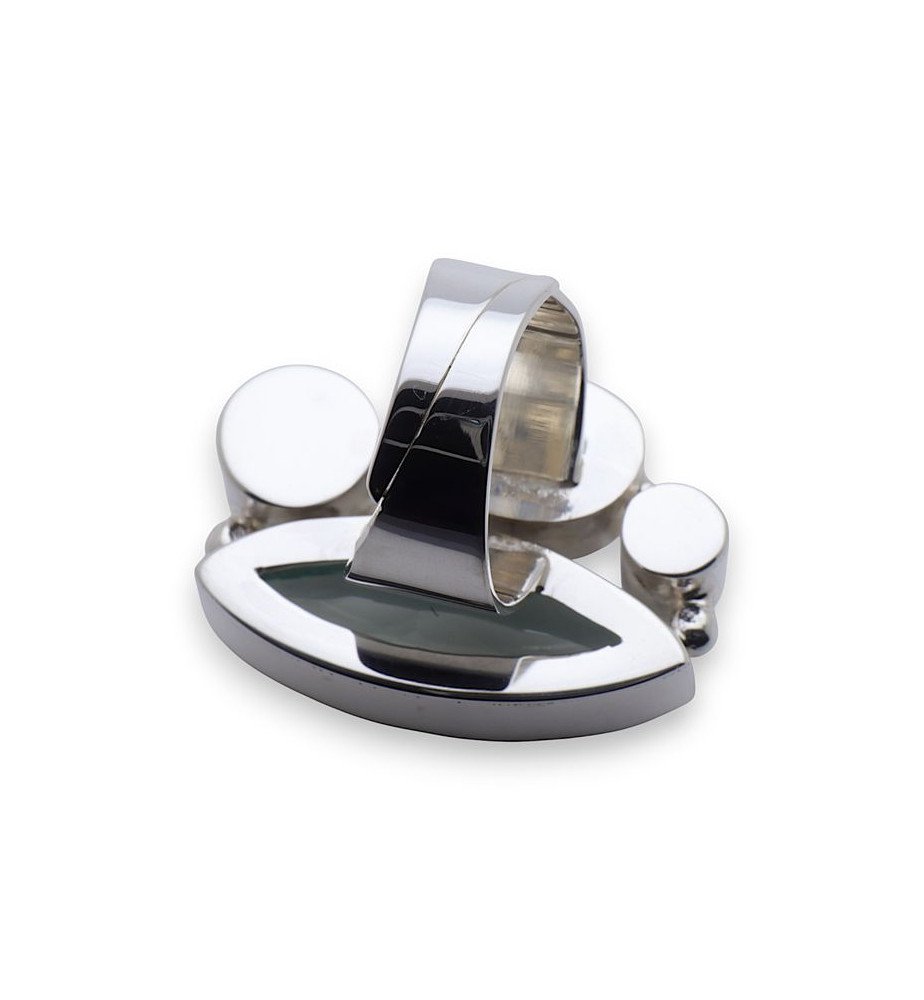 bague avec plusieurs pierres