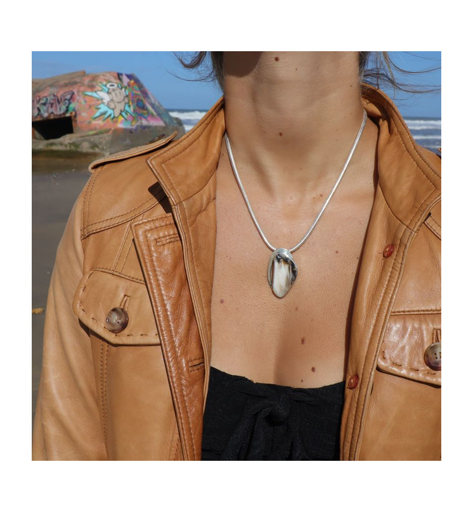 bois pétrifié pendentif