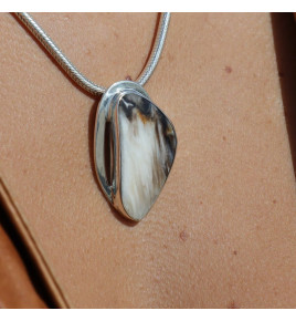 pendentif argent et bois pétrifié