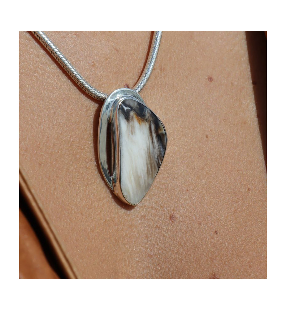 pendentif argent et bois pétrifié