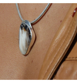 pendentif de créateur argent et bois