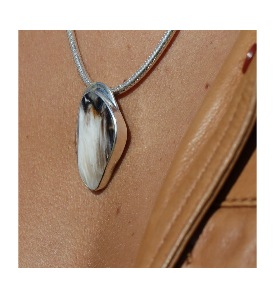 pendentif de créateur argent et bois