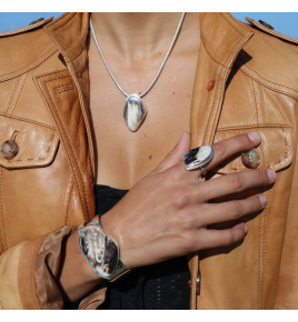 pendentif de création argent et bois