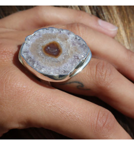 Bague en argent 925 empierrée d'une grande améthyste stalactite