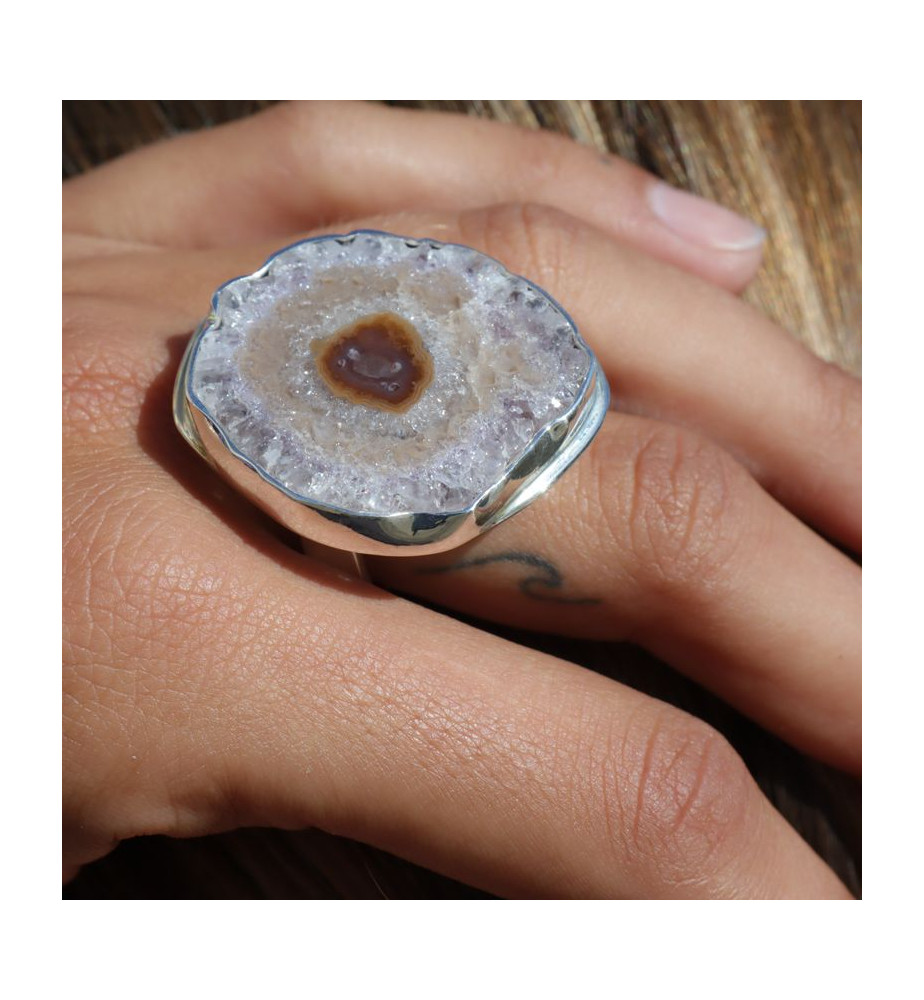 Bague en argent 925 empierrée d'une grande améthyste stalactite