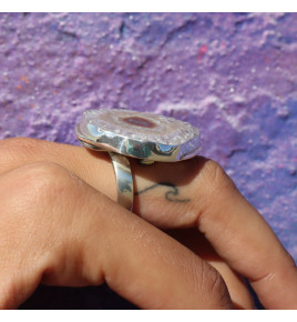 Bague en argent 925 empierrée d'une grande améthyste stalactite
