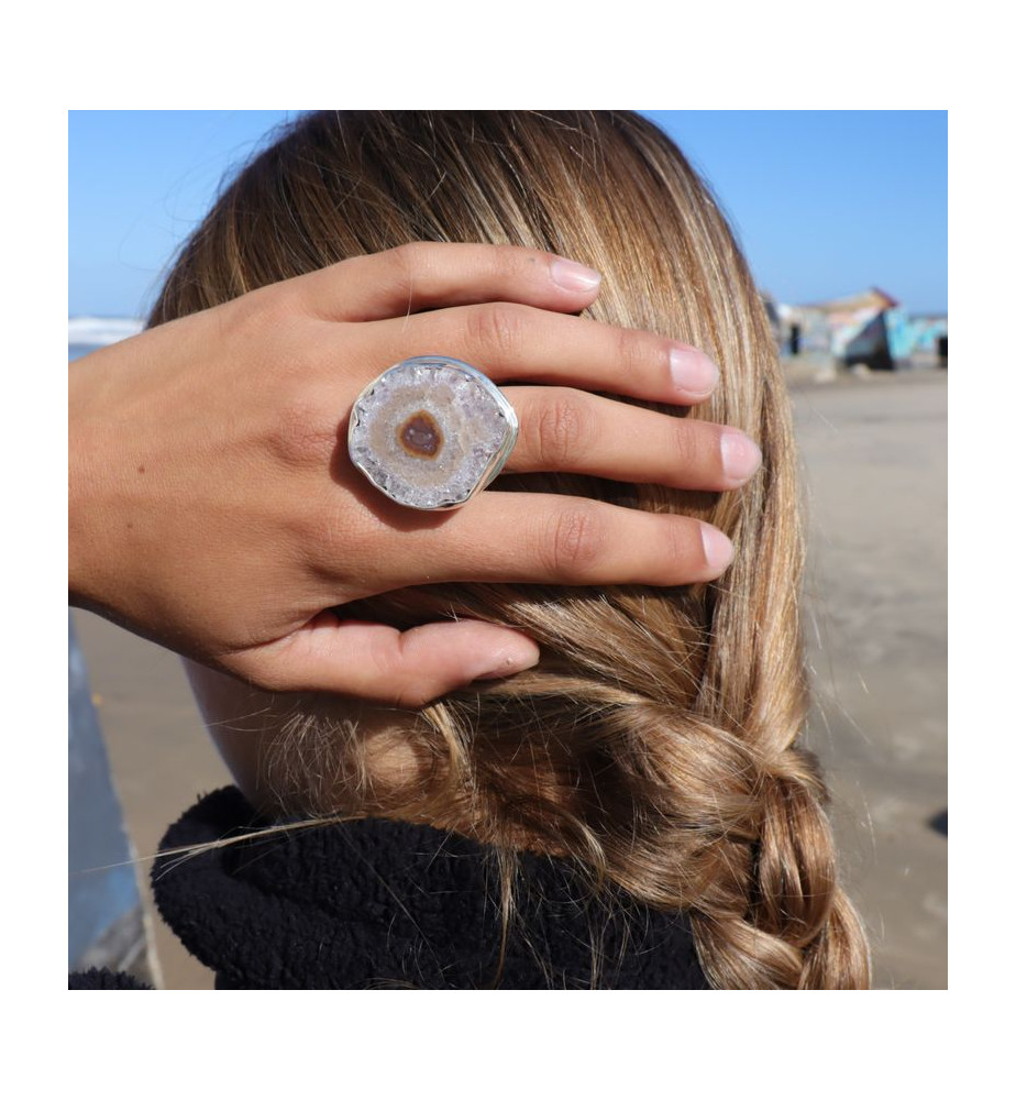 Bague en argent 925 empierrée d'une grande améthyste stalactite
