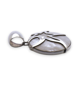 pendentif femme nacre