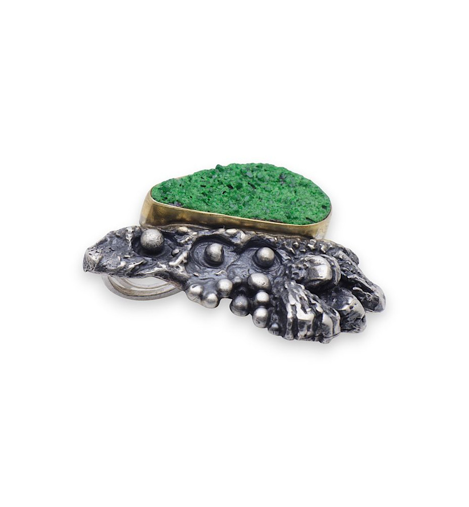 pendentif uvarovite femme