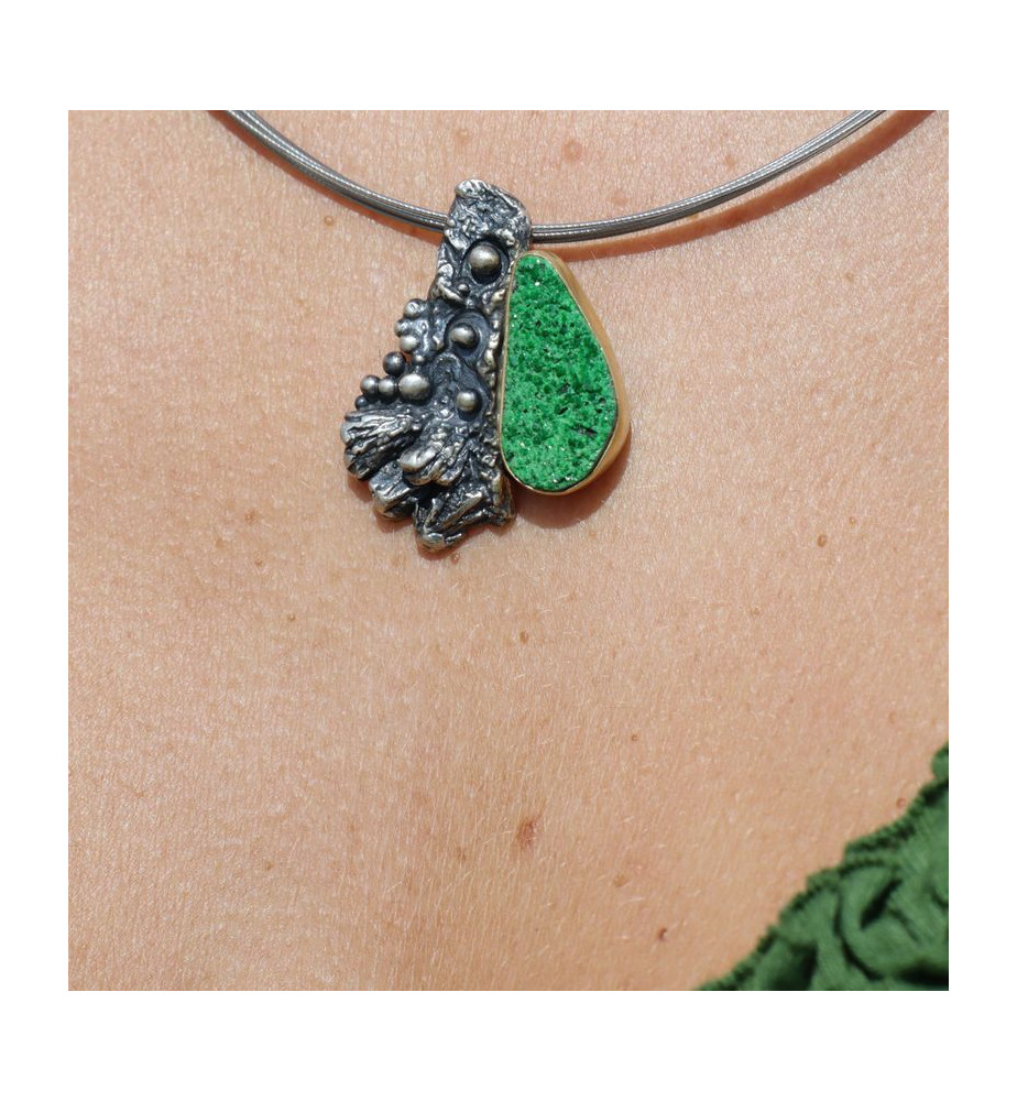pendentif pierre verte
