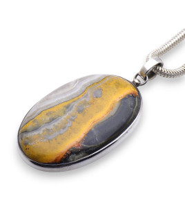 pendentif avec pierre jaune