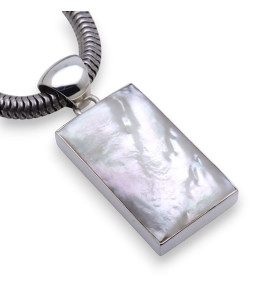 pendentif femme nacre