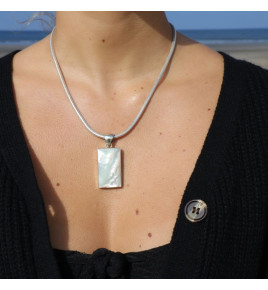 pendentif femme nacre