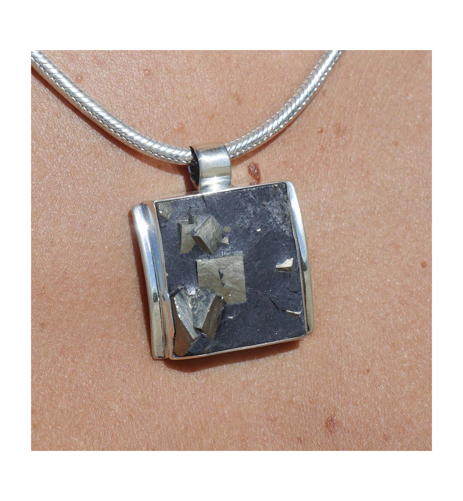 pendentif pyrite sur ardoise