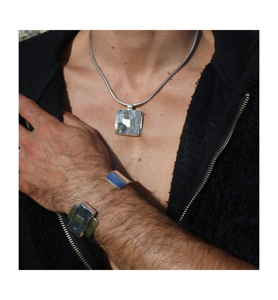pendentif homme argent et pyrite sur ardoise