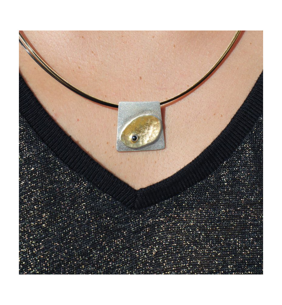 pendentif diamant noir