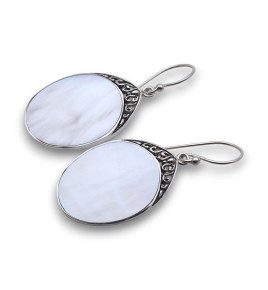 boucles d oreilles nacre blanche