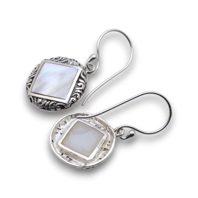 boucles pendantes nacre