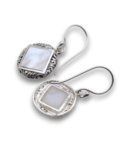 boucles pendantes nacre